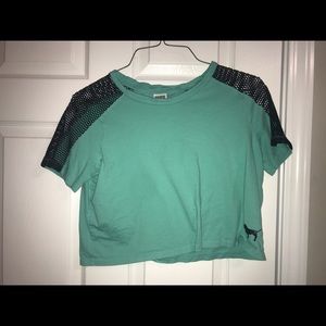 Green mesh-shoulder crop top